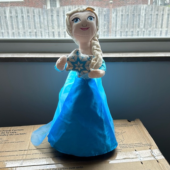 Disney Frozen 21" Elsa Plush Christmas Greeter - Picture 4 of 8